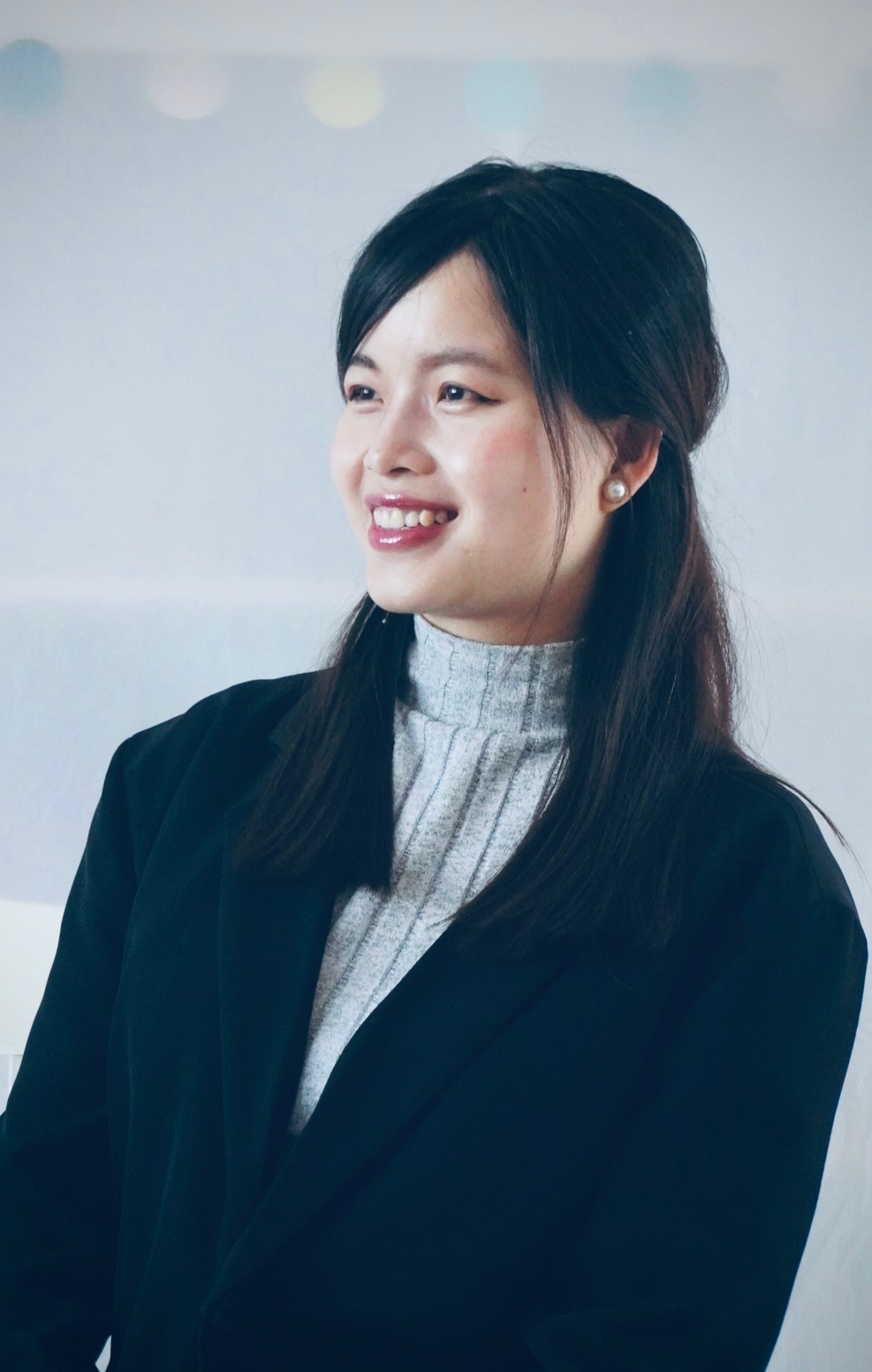 A image of a concrete sphere, balanced between two other larger spheres